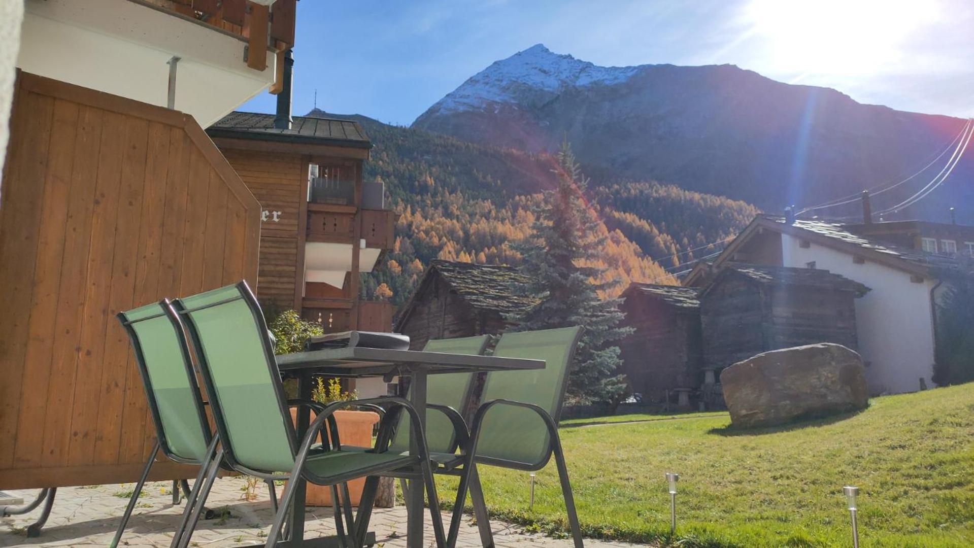 Au Pied De La Telecabine, Saastalcards * Saas Fee